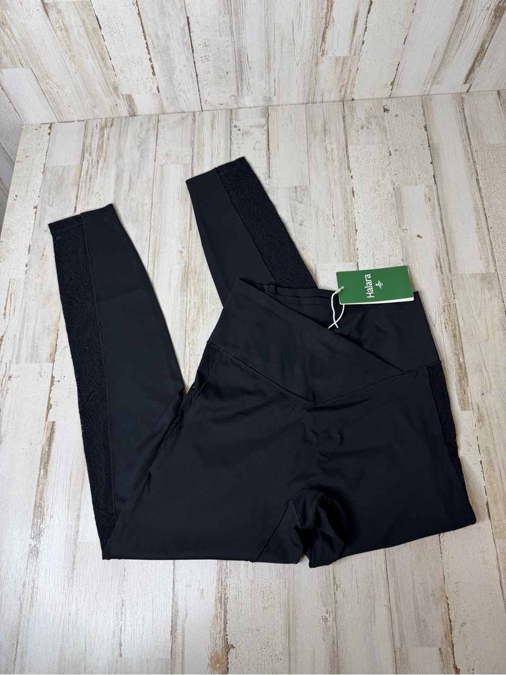 HALARA Crossover lace sides Lace trim Legging